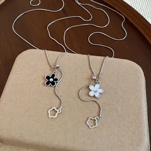 Elegante collana regolabile con ciondolo a fiore di perla in stile coreano da donna