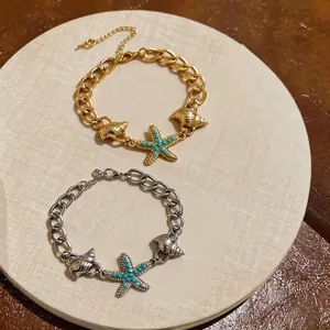 Bracciali a catena a tema marino con ciondoli a forma di conchiglia e stella marina