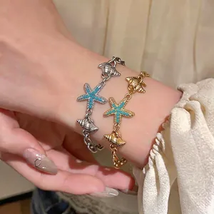 Braccialetti in stile oceanico con ciondoli a stella marina e conchiglia in oro e argento