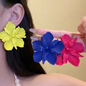 Vacation Style Spray Painted Flower Stud Earrings For Women Vibrant Matte Floral Iron Steel Earposts Fashion Elegant Jewelry