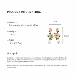 Vue de spécification détaillée des boucles d'oreilles fleurs vintage avec perles