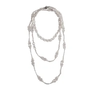 Élégant collier double épaisseur en perles de verre avec fermoir magnétique pratique.