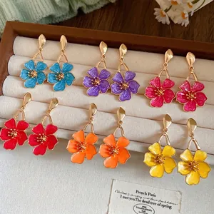 Vintage Enamel Flower Dangle Earrings for Women Fashion Elegant Alloy Drop Earrings with Silver Earring Post Jewelry Accessory
