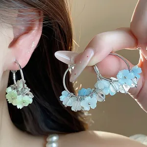 Dolci Orecchini a Cerchio con Fiori in Resina Rinfrescanti Con Perno in Argento Sterling 925 Gioielli di Moda per Donna