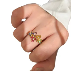 Bague élégante en plaqué or avec fleurs en pierres précieuses colorées pour femme.