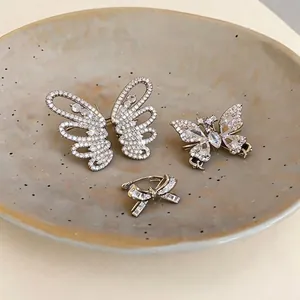Exquisites Set mit funkelnden Zirkonia-Schmetterlings- und Schleifen-Ohrclips für Damen