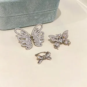 Elegante silberne Schmetterlings- und Schleifen-Ohrclips mit funkelnden Zirkonia