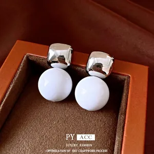 Pendientes de Botón de Resina Geométrica para Mujer Diseño Único Cuadrado y Redondo Poste Color Plata Retro Joyería Pendientes de Bola Blanca