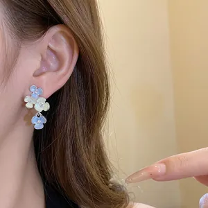 Eleganti orecchini a lobo a fiore in smalto stile coreano con strass per le donne