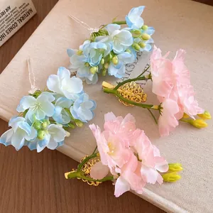 Élégantes pinces à cheveux en fleurs de tissu rose et bleu pour les vacances
