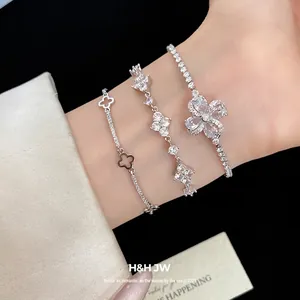 Bracciale Regolabile in Zirconia Con Fiore a Quattro Foglie Vintage per Donna in Rame Placcato Argento Gioielli di Lusso di Moda