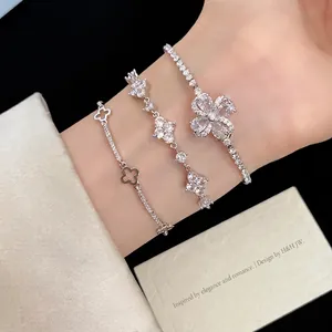 Elegante set di braccialetti a fiori a quattro foglie in zircone argento per donna