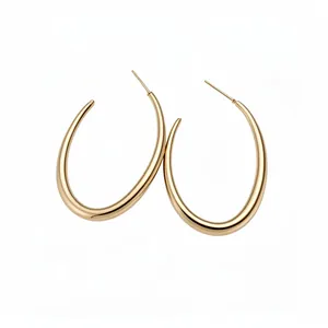 Eleganti orecchini a cerchio ovali dorati lucidi con ago in argento design minimal