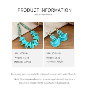 Details van turquoise acryl kralenketting en oorbellen set met afmetingen