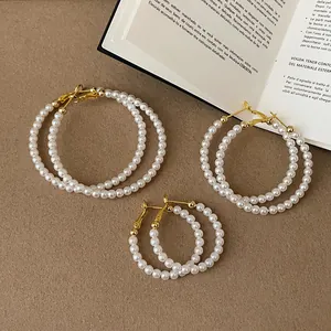 Eleganti Orecchini a Cerchio Rotondi con Perline per Donna Perla Artificiale Bianca Intarsiata Lega Placcata Oro con Perno in Argento