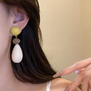 Detailed close-up of elegant resin teardrop earrings with a stylish vintage 3-color design.