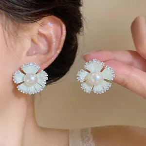 Elegant flower stud earrings with pearl and zirconia in French style for women