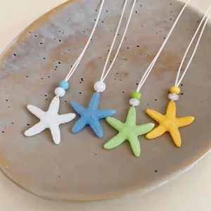 Set di quattro collane con ciondolo a forma di stella marina in resina per l'estate