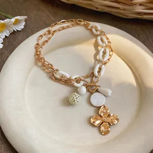 Vintage light luxury flower pendant necklace with elegant white resin splicing chain links