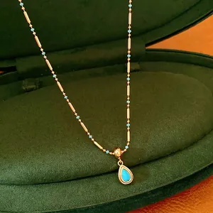 Collier plaqué or 18k avec pendentif goutte d'eau et perles turquoise