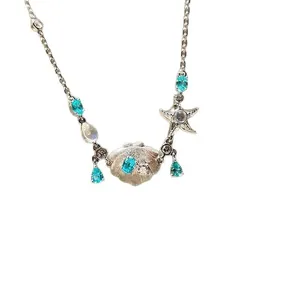 Eleganter nautischer Silberschmuck mit blauen Steinen, Muschel- und Seestern-Anhängern