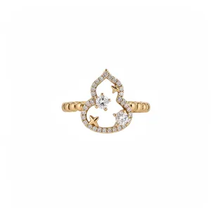 Elegante anello aperto a forma di zucca dorata con micro-pavé di zirconi e stelle