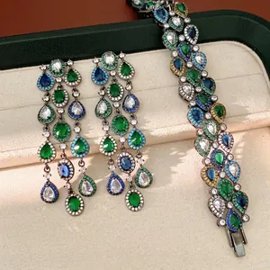 Vintage Schmuckset mit bunten Zirkonia-Tropfen, inklusive Ohrringen und Armband.