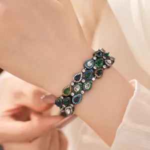 Elegantes vintage mehrlagiges Armband mit bunten birnenförmigen Zirkonia Steinen