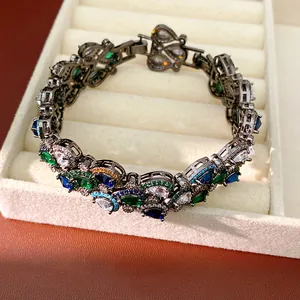 Exklusives Vintage-Armband aus schwarzem Metall mit bunten Zirkonia in Schmuckbox
