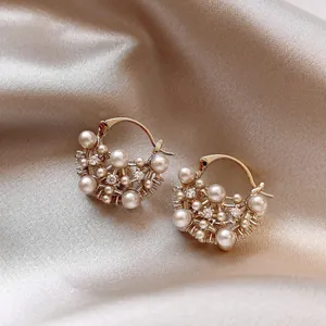 French Retro Hollow Alloy Artificial Pearl Rhinestone Hoop Earrings For Women Luxury Elegant Clasp Earrings Party Jewelry