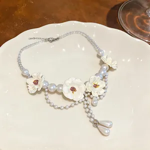 Elegante collana di perle floreale in stile francese con catene di perline delicate