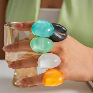 Retro Oversized Resin Fan Shaped Finger Ring For Women Vintage Geometric Statement Acrylic Open Ring Fashion Jewelry Gift
