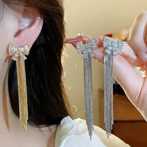 Boucles d'Oreilles Clous Nœud à Gland Plaqué Or 18k Avec Tige en Argent Sterling 925 Incrustation de Zirconia Boucles d'Oreilles Longue Chaîne pour Femme Bijoux