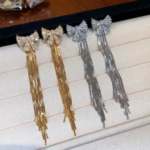 Boucles d'oreilles nœud plaquées or 18 carats avec zircons et longs glands