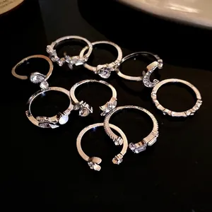 Elegantes 9er-Set Vintage-Silberringe mit Strassherz-, Stern- und Mond-Designs für Damen