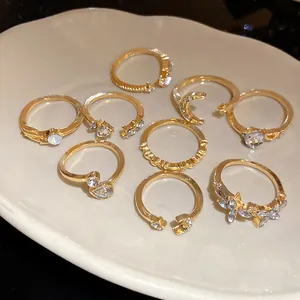 9-teiliges Vintage-Goldring-Set mit Strass Herz Stern Mond Schmetterling Design