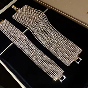 Bracciale in Rame Multistrato con Strass Squisito Europeo e Americano per Donna Placcato Argento Fibbia di Alta Qualità Gioielli per Feste