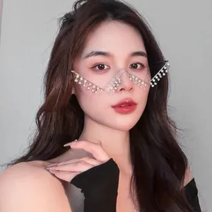 Decorative W-shaped rhinestone tassel eyewear frame for fashion street snaps