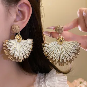 Orecchini vintage in rafia a forma di ventaglio in stile vacanza dolce ed elegante