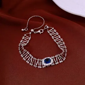 Bracciale traforato in argento stile vintage con gemma centrale in zircone blu radiante