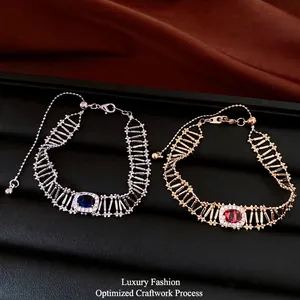 Braccialetti in zircone traforati stile vintage con pietre centrali blu e rosse
