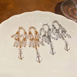 Pendientes de borla de estilo francés con pedrería y gotas de cristal en oro y plata
