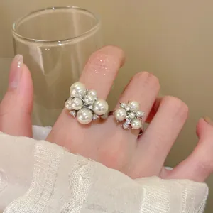 French Retro Artificial Pearl Flower Cluster Open Ring For Women Elegant Niche Design Alloy Rhinestone Finger Ring Jewelry