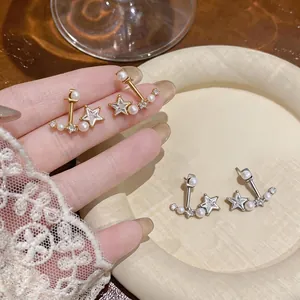 Orecchini a Bottone con Stella in Rame e Zirconia e Perla Artificiale con Perno in Argento Sterling 925 per Donna