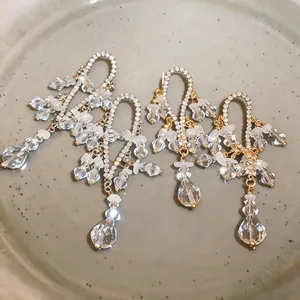 Elegantes pendientes de borla de estilo francés con brillantes diamantes de imitación