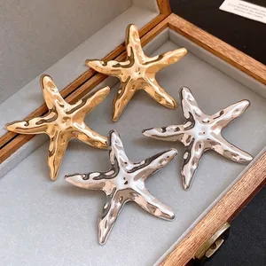 Glänzende metallische Seestern-Ohrstecker in Gold- und Silberoptik für Damenmode