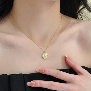 Zirconia Resin Round Pendant Necklace Star Moon North Star Design Gold Silver Plated Clavicle Chain For Women Fashion Luxury Neck Jewelry