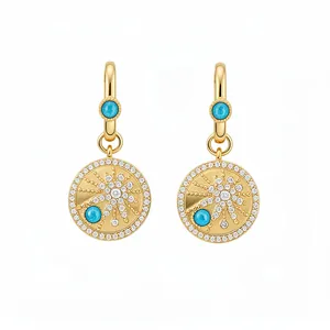 Créoles plaquées or 18 carats avec pendentifs pièce soleil céleste et accents turquoise