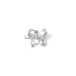Elegante fermaglio per capelli a farfalla in argento con dettagli floreali in zircone colorato