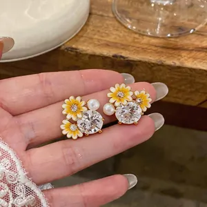 Sweet Korean Style Yellow Enamel Daisy Flower Stud Earrings With Artificial Pearl And Zirconia 925 Sterling Silver Earring Post For Women Elegant Jewelry